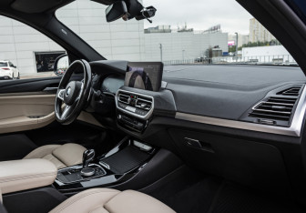 Подержанный автомобиль BMW X3 2021 года (18 фото)