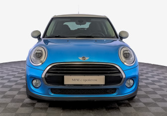 Подержанный автомобиль MINI Hatch 2018 года (2 фото)