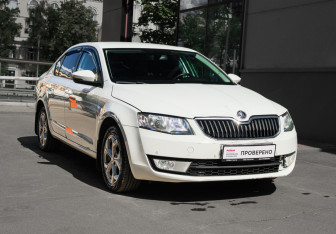 Подержанный автомобиль Skoda Octavia Liftback 2016 года (3 фото)