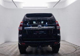 Подержанный автомобиль Toyota Land Cruiser Prado 2014 года (6 фото)