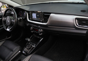 Подержанный автомобиль Kia Stonic 2018 года (7 фото)