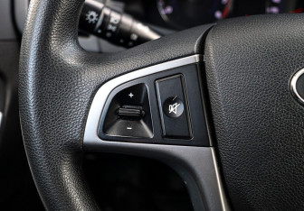 Подержанный автомобиль Hyundai Solaris Hatchback 2015 года (15 фото)