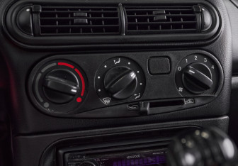 Подержанный автомобиль Chevrolet Niva 2011 года (13 фото)