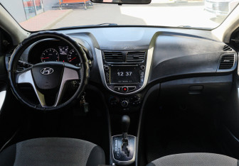 Подержанный автомобиль Hyundai Solaris Sedan 2011 года (8 фото)