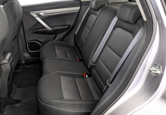 Подержанный автомобиль Geely Coolray 2022 года (18 фото)