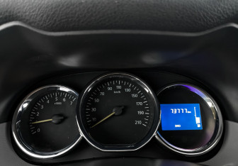 Подержанный автомобиль Renault Duster 2017 года (16 фото)