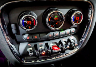 Подержанный автомобиль MINI Clubman Wagon 2022 года (27 фото)
