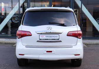 Подержанный автомобиль Infiniti QX56 2010 года (5 фото)