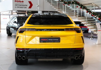 Подержанный автомобиль Lamborghini Urus 2022 года (6 фото)