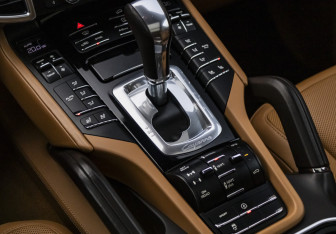 Подержанный автомобиль Porsche Cayenne 2015 года (19 фото)