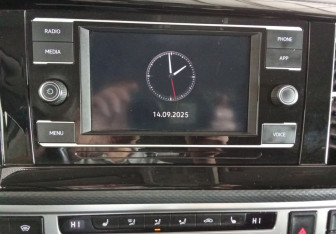 Подержанный автомобиль Volkswagen Caravelle 2020 года (13 фото)