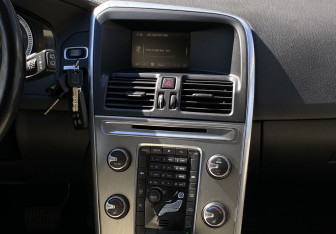 Подержанный автомобиль Volvo XC60 2012 года (13 фото)