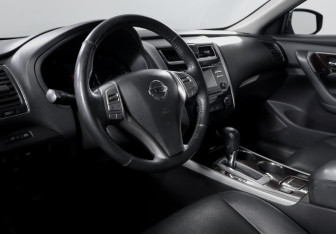 Подержанный автомобиль Nissan Teana 2015 года (14 фото)