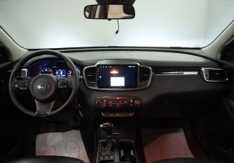 Подержанный автомобиль Kia Sorento 2015 года (9 фото)