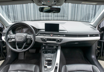Подержанный автомобиль Audi A4 Sedan 2018 года (13 фото)