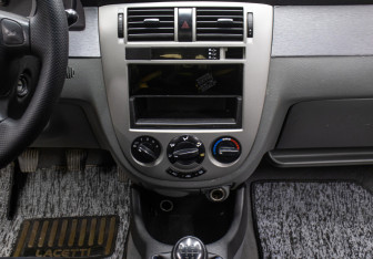 Подержанный автомобиль Chevrolet Lacetti Sedan 2012 года (15 фото)