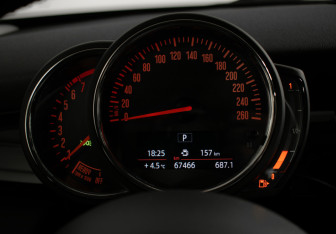 Подержанный автомобиль MINI Hatch 2018 года (12 фото)