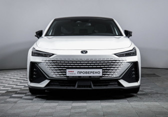 Подержанный автомобиль Changan UNI-V 2023 года (2 фото)