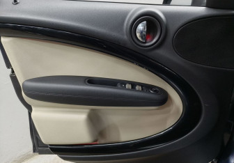 Подержанный автомобиль MINI Countryman 2013 года (15 фото)