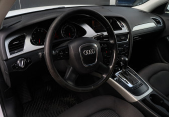Подержанный автомобиль Audi A4 Sedan 2009 года (12 фото)
