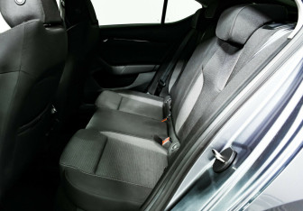 Подержанный автомобиль Skoda Octavia Liftback 2021 года (13 фото)