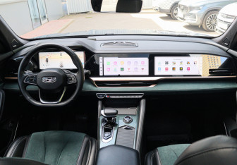 Подержанный автомобиль Geely Monjaro 2023 года (9 фото)