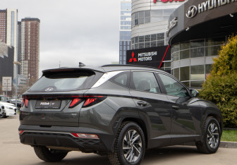 Подержанный автомобиль Hyundai Tucson 2022 года (4 фото)