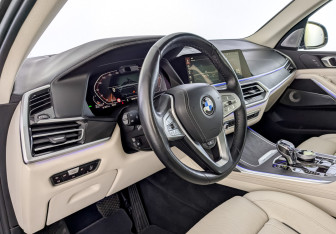 Подержанный автомобиль BMW X7 2021 года (16 фото)