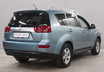 Подержанный автомобиль Peugeot 4007 2008 года (5 фото)