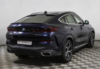 Подержанный автомобиль BMW X6 2021 года (5 фото)