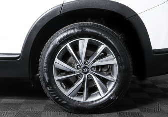 Подержанный автомобиль Hyundai Santa Fe 2018 года (10 фото)