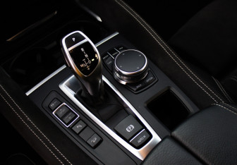 Подержанный автомобиль BMW X6 2018 года (21 фото)