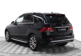 Подержанный автомобиль Mercedes-Benz GLE 2015 года (7 фото)