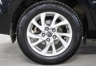 Подержанный автомобиль Toyota Corolla Sedan 2017 года (22 фото)