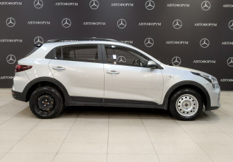 Подержанный автомобиль Kia Rio Hatchback 2021 года (4 фото)