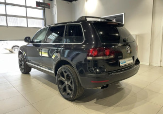 Подержанный автомобиль Volkswagen Touareg 2007 года (6 фото)