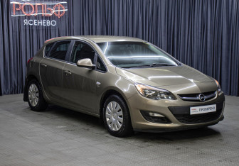 Подержанный автомобиль Opel Astra Hatchback 2013 года (3 фото)