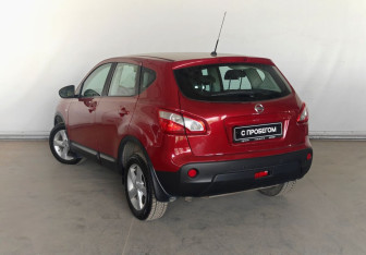 Подержанный автомобиль Nissan Qashqai 2012 года (7 фото)