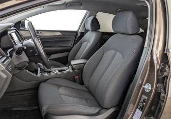 Подержанный автомобиль Hyundai Sonata 2018 года (20 фото)
