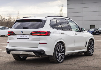 Подержанный автомобиль BMW X5 2021 года (5 фото)