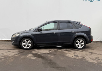 Подержанный автомобиль Ford Focus Hatchback 2011 года (8 фото)