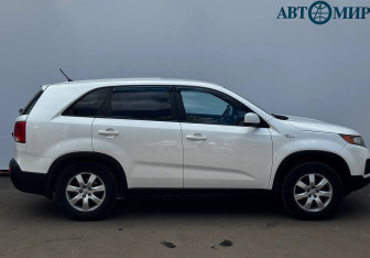 Подержанный автомобиль Kia Sorento 2012 года (4 фото)