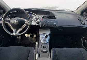 Подержанный автомобиль Honda Civic Hatchback 2008 года (9 фото)
