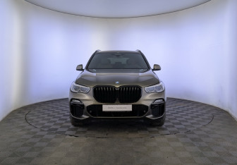 Подержанный автомобиль BMW X5 2021 года (2 фото)