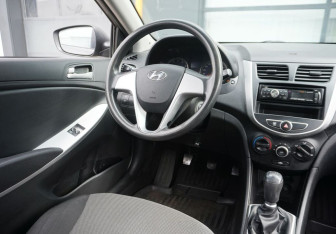 Подержанный автомобиль Hyundai Solaris Sedan 2014 года (13 фото)