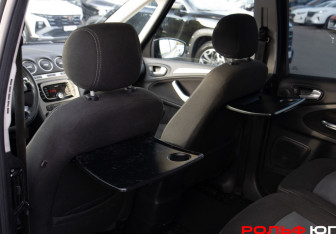 Подержанный автомобиль Ford Galaxy 2011 года (16 фото)