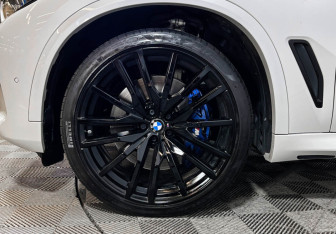 Подержанный автомобиль BMW X5 2020 года (22 фото)