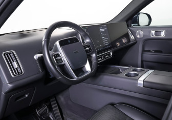 Подержанный автомобиль LiXiang L7 2023 года (15 фото)