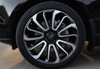 Подержанный автомобиль Land Rover Range Rover 2016 года (26 фото)