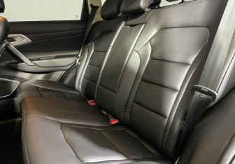 Подержанный автомобиль Geely Atlas 2022 года (10 фото)